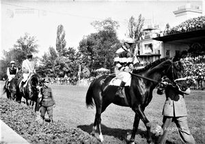 1945, la Hipodromul Băneasa..jpg