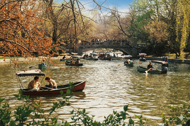 File:Parcul Cișmigiu, București, 1987..png