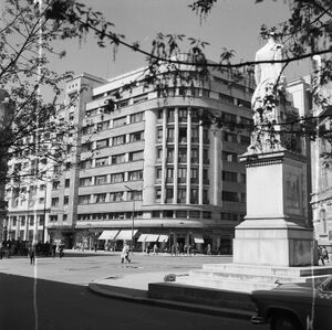 Piata Universitatii 91 195x.jpg