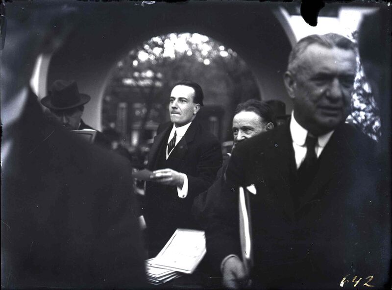 File:Generalul Alexandru Averescu și Mitropolitul Miron Cristea 4.jpg