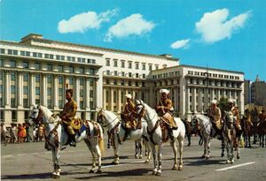 Palatul Preşedinţiei Consiliului de Miniştri (parada).jpg