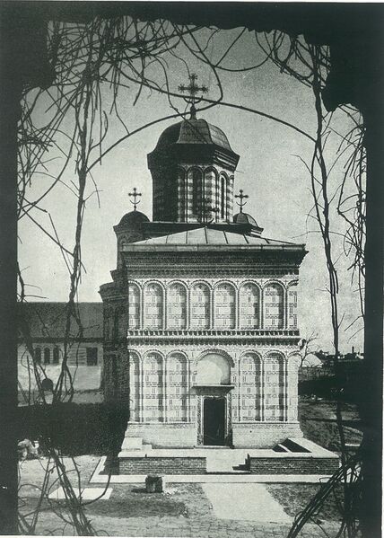 File:Biserica Mihai Voda 1942.jpg