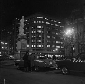 Piata Universitatii 92 195x.jpg