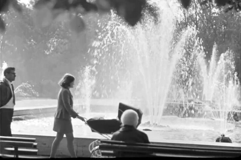 File:Fantana Izvorul Rece 2 1970.jpg