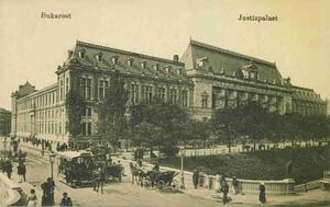 1917 Tramvai cu cai si trasuri langa Palatul de Justitie.jpg