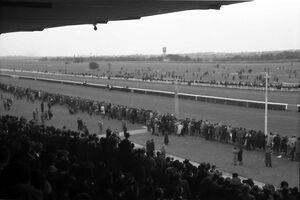 1941 Mai Hipodrom Baneasa 002.jpg