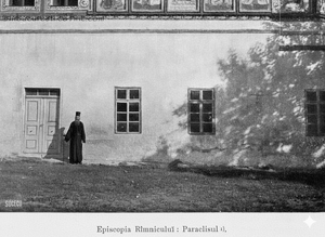 Episcopia Ramnicului 1 bw L.png