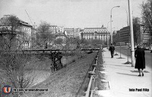 1978 pasarela provizorie de la Izvor.jpg