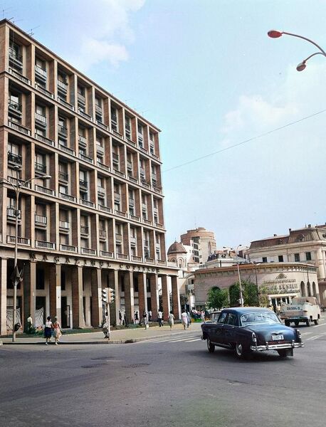 File:Calea Victoriei 1962 Delta Dunarii.jpg