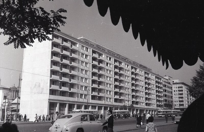 File:Bloc de locuințe în Piața de Flori (Bulevardul 1848) 1961 14.jpg