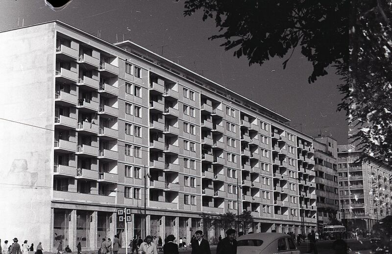 File:Bloc de locuințe în Piața de Flori (Bulevardul 1848) 1961 07.jpg