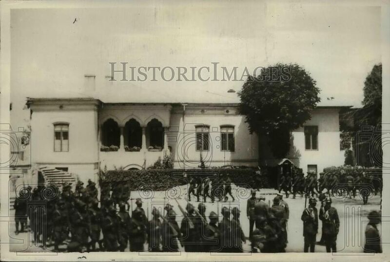 File:1930 Press Photo Bucharest an armed camp 1.jpg