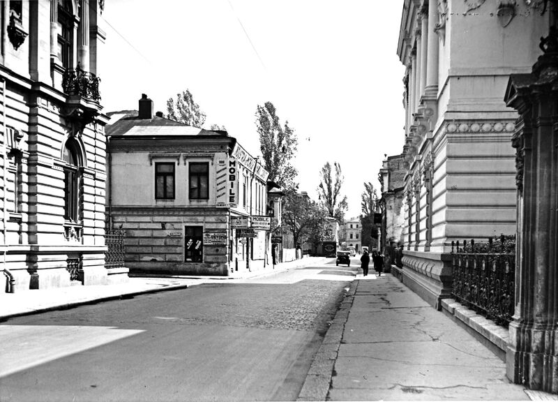 File:Calea Victoriei in dreptul Casei Vernescu Ebner 1925.jpg
