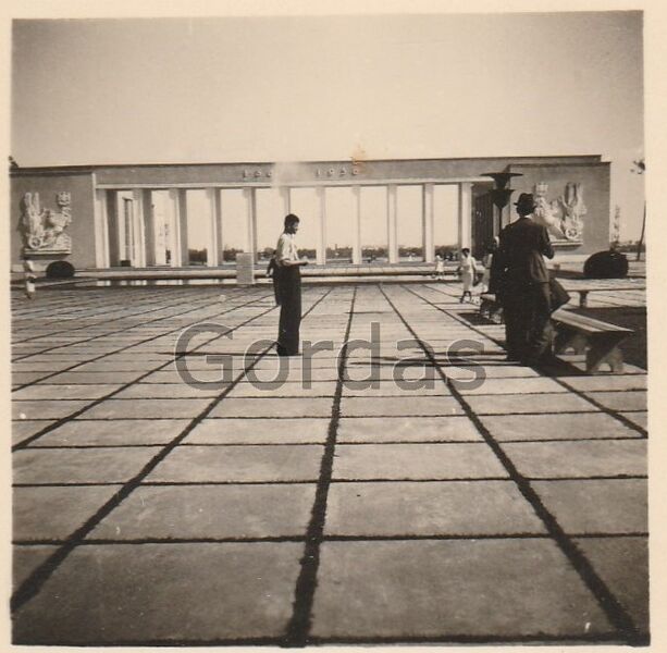 File:Pavilionul regal din parcul Herastrau 001.jpg