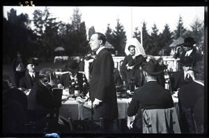 Comisarul general al Expoziției-Târg ținând o cuvântare (Restaurantul Gib.jpg