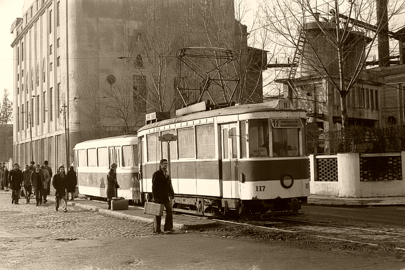 File:Str. Fluviului 1976 bw.png