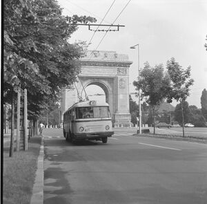 Arcul de Triumf 1 1973.jpg