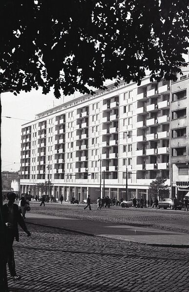 File:Bloc de locuințe în Piața de Flori (Bulevardul 1848) 1961 06.jpg