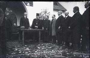 Generalul Alexandru Averescu și Mitropolitul Miron Cristea.jpg