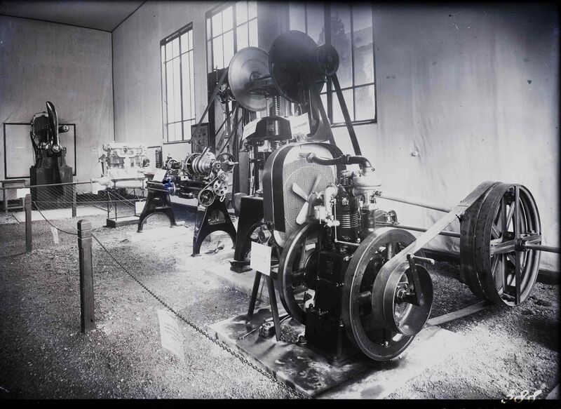 File:Diferite tipuri de motoare expuse în Pavilionul Astra-Arad.jpg