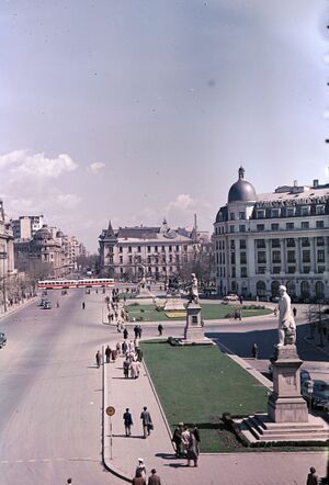 Piata Universitatii 144 196x.jpg