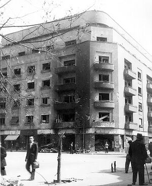 1944 bloc din Piata Amzei.jpg