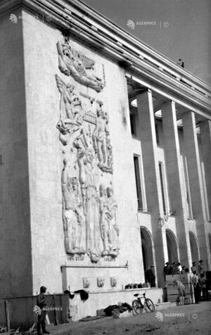 1944 Piața Victoriei 3.jpg