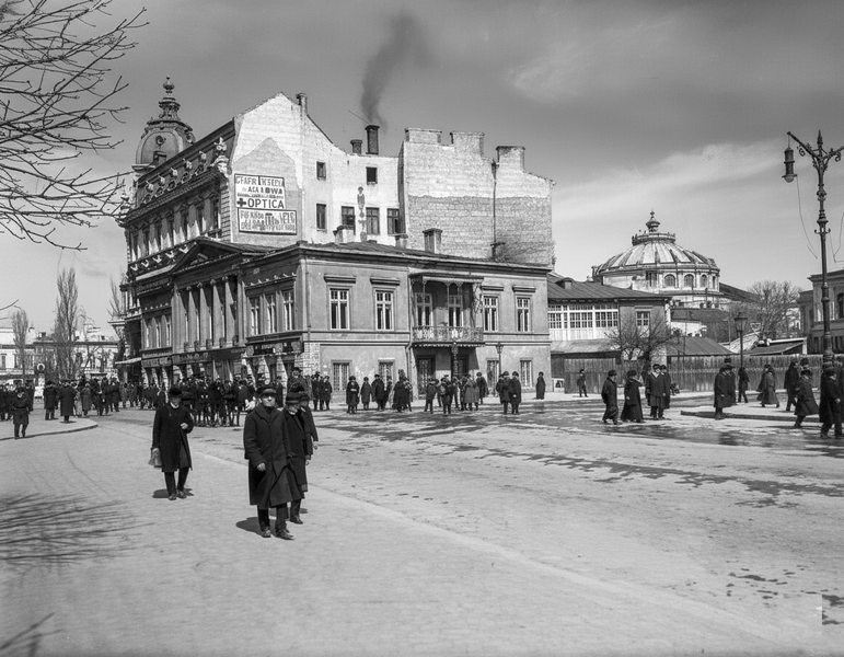 File:Calea Victoriei 102, in 1906 BW.png