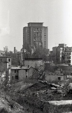 1982 Blocul Gioconda văzut din Uranus.jpg