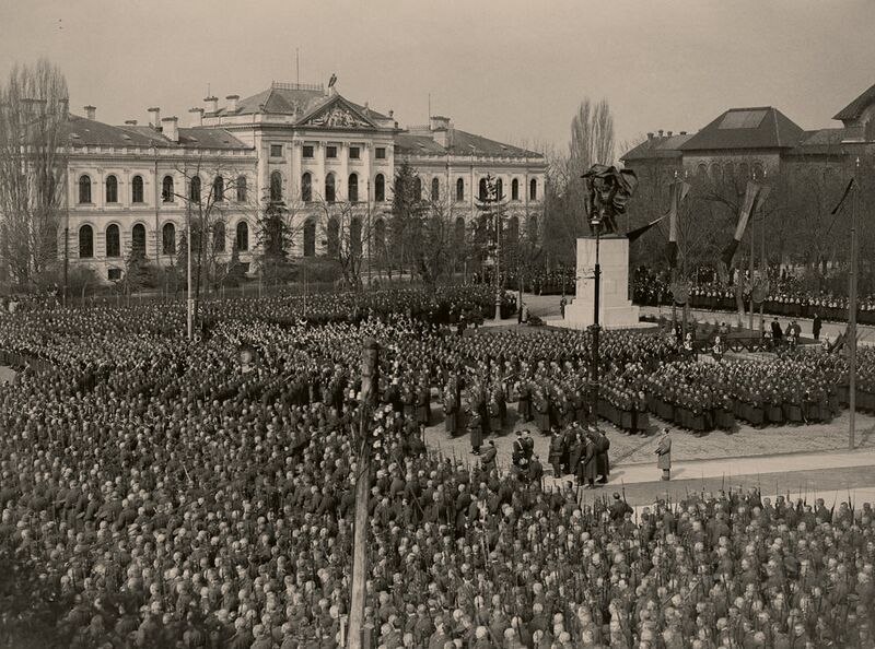 File:1931 Piața Victoriei la 25 martie 1931.jpg