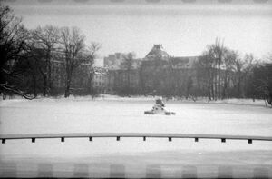 Parcul Cișmigiu din București, în februarie 1963 12.jpg