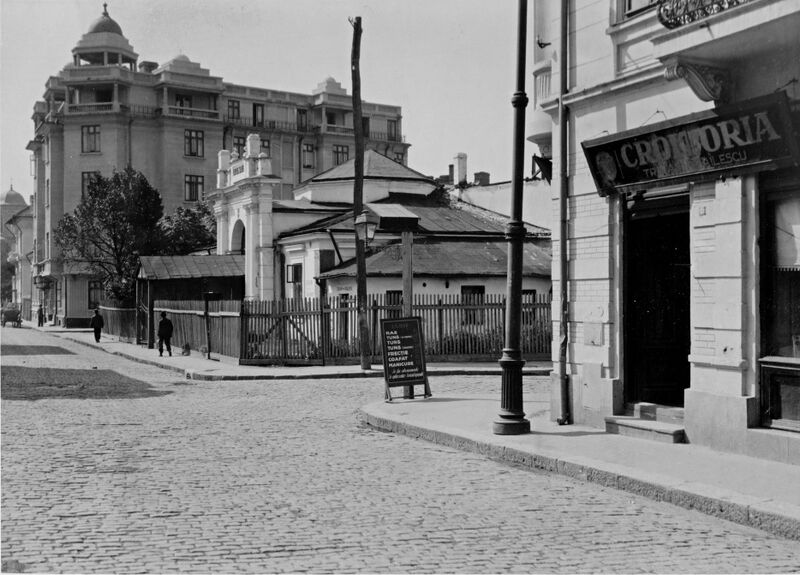 File:Strada Poliției la intersecție cu Strada Sapienței.jpg