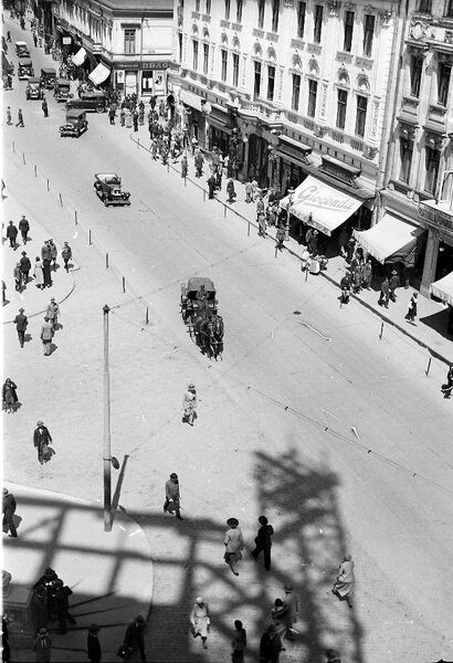 File:1935 Piata Teatrului vazuta din Palatul Telefoanelor.jpg