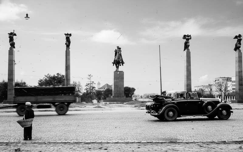 File:1942-3 Monumentul Regelui Ferdinand bw.png
