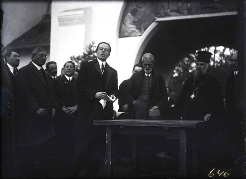 File:Generalul Alexandru Averescu și Mitropolitul Miron Cristea 5.jpg