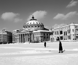 Iarna 1942 - Atheneul Roman si Restaurantul Cina bw.png