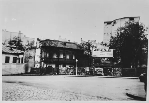 File:Central Palace.webp