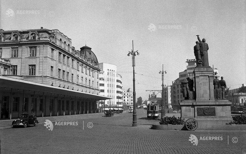File:Piața Gării de Nord în anul 1944.jpg