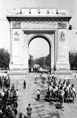 945 Arcul de Triumf 3.jpg