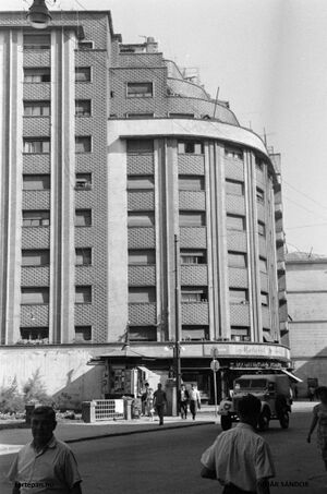 Blocul Central Palace 1975.jpg