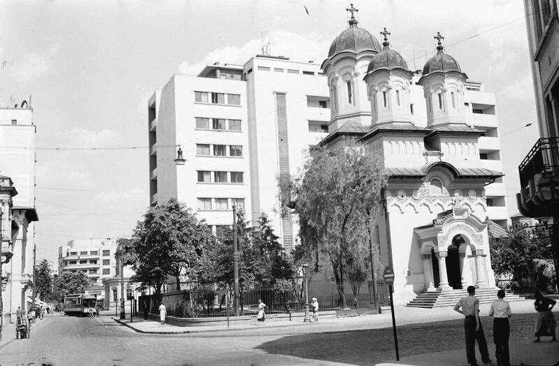 File:În plan secund o casă de sfârșit de secol XIX 1936.jpg