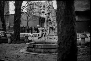 Fântână - Strada Dionisie Lupu 1995.jpg