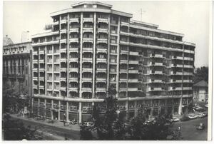 1965 Bloc modern in Piata Rosetti.jpg