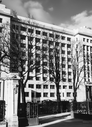 Palatului de Birouri pentru Societatea Romana a Postelor 1bw.png