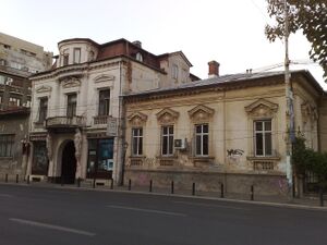 Casa cu cariatide 2000.jpg