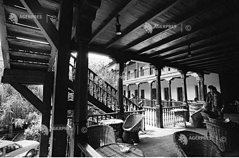 File:1983 Hanul lui Manuc, 2 1983.jpg