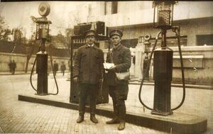 Bd. IC Bratianu Benzinaria de langa Hotel Lido,Bucuresti,1931.jpg