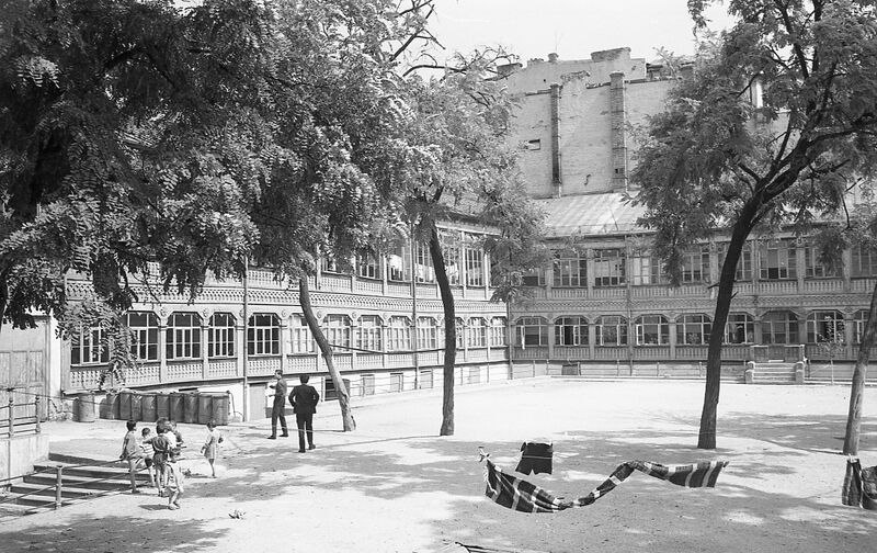 File:1966 Hanul Manuc (hotel Dacia) 4 1966.jpg