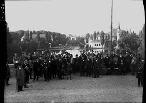 Fotografie de grup în parcul Expoziției.jpg