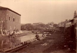 Cazarma si Podul Pompierilor, Vechea albie a Dâmboviței în spatele cazărmii de pompieri, 1881.